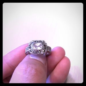 Lia Sophia ring silver size 5-6